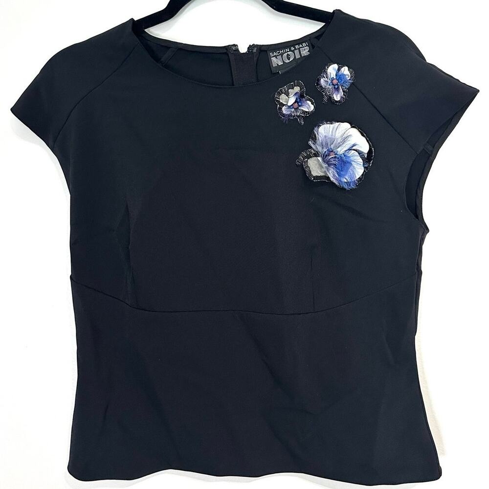 SACHIN & BABI NOIR Black Floral Appliqué Embellished Short Sleeve Blouse -Sz M